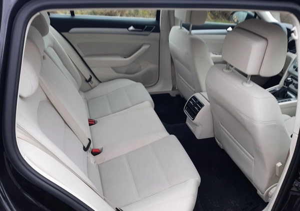 Volkswagen Passat cena 50900 przebieg: 204600, rok produkcji 2015 z Zelów małe 79